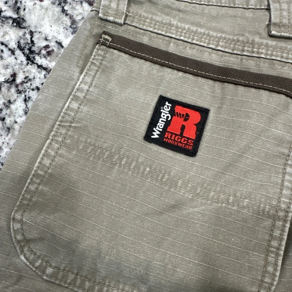 Wrangler Riggs Workwear Relaxed Fit Cargo Carpenter Shorts Men 42 Khaki